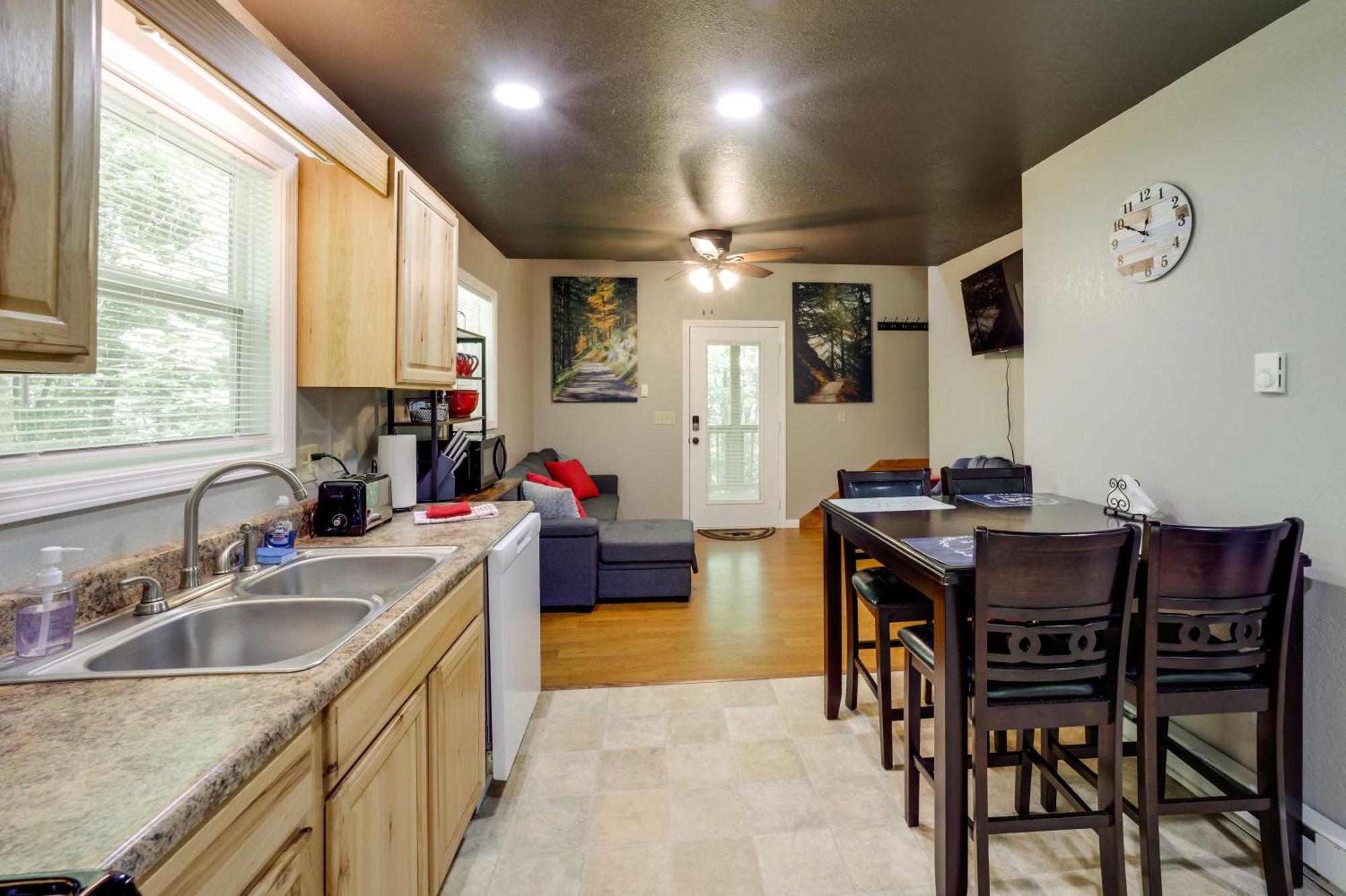 Cozy Whittier Cabin And Yard And Hot Tub, Pets Welcome 外观 照片