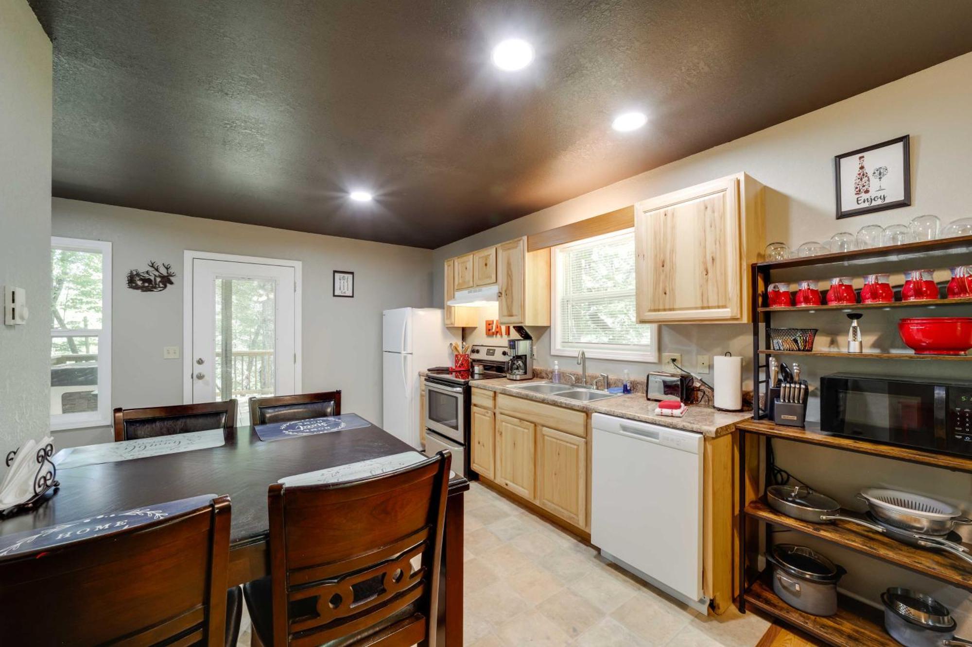 Cozy Whittier Cabin And Yard And Hot Tub, Pets Welcome 外观 照片