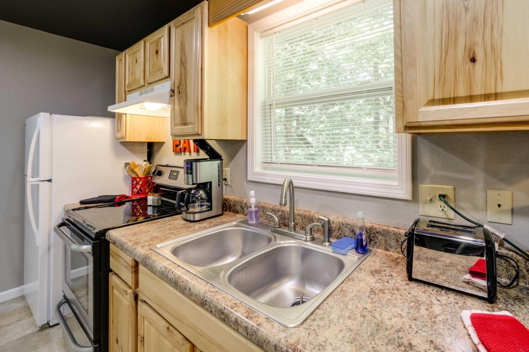 Cozy Whittier Cabin And Yard And Hot Tub, Pets Welcome 外观 照片